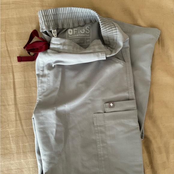 FIGS SCRUB SET!! Price for set! In excellent condition. - Picture 3 of 3